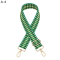 Détail de la bandoulière tissée réglable avec motif vert jaune et crochets dorés - Boucle Dorée / Vert