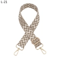 Detail eines verstellbaren Schultergurts mit Rautenmuster und goldenen Metallkarabinern - Dunkelkhaki Silberne Schnalle (L-21)