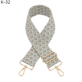Dettaglio tracolla jacquard vintage con ganci dorati e motivo a squame - K-32 Blu Chiaro Fibbia Dorata