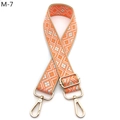 Detail eines verstellbaren geometrischen Jacquard-Schultergurts mit goldenen Karabinern - Khaki Orange Rhombus (M-7)