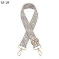 Detail eines verstellbaren Taschengurt mit Rautenmuster und goldenen Karabinerhaken - Khaki Grau Rhombus (M-19)