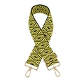 Dettaglio della tracolla jacquard gialla e nera con moschettoni in metallo dorato - Chiusura in Argento / Giallo