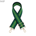 Détail de la bandoulière tissée à damier vert avec mousquetons en métal doré - Fermoir Argenté / Style Damier Vert/Jaune (S-17)