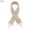 Détail de la bandoulière tissée à losanges géométriques avec mousquetons dorés - Boucle Argentée / Style Géométrique à Losanges Beige Marron (S-24)