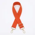 Dettaglio tracolla regolabile in nylon arancione con ganci metallici dorati lucidi - Arancione (N. 5)