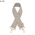 Dettaglio della tracolla jacquard con fibbie dorate regolabili e ganci metallici a moschettone - Khaki Grigio (Fibbia Argentata)