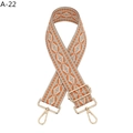 Détail de la bandoulière jacquard bohème avec mousquetons en métal doré poli - Khaki Orange (Boucle Argentée)