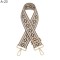 Détail d'une bandoulière réglable à motif losanges avec des fermoirs dorés - Khaki Noir (Boucle Argentée)