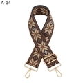 Detail eines ethnischen Jacquard-Taschenriemens mit geometrischem Muster und Goldschnallen - Braun Blauer Jacquard-Stil (A-14) / Goldschnalle