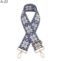Detalle de correa jacquard ajustable con ganchos giratorios de metal dorado - Estilo Jacquard Gris Azul (A-23)