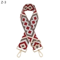 Dettaglio della tracolla jacquard con motivi a rombi e moschettoni in metallo oro - Z-3 Rosso Vino Seta Argentata (Fibbia in Argento)