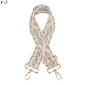 Dettaglio della tracolla larga in jacquard con motivi geometrici e ganci dorati - Chiusura in Argento / Y-2 Cachi Scuro