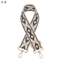 Dettaglio tracolla larga in jacquard geometrico con moschettoni dorati e fibbia regolabile - Chiusura in Argento / Y-4 Nero