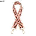 Dettaglio di tracolla etnica jacquard con ganci dorati e fibbia di regolazione - M-20 Arancione / Chiusura in Argento