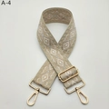 Dettaglio della tracolla regolabile in jacquard con fibbie dorate e motivi a rombi - Fibbia Dorata Cachi (A-4)