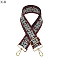 Dettaglio della tracolla etnica rossa e nera con ganci a moschettone dorati lucidi - Chiusura in Argento / Nero Bianco Rosso Geometrico(X-8)
