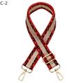 Détail de la bandoulière léopard rouge avec crochets dorés et boucle de réglage - Rouge Orangé (C-2)