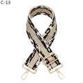Dettaglio della tracolla regolabile con stampa leopardata e ganci in metallo dorato - Stile Jacquard Leopardato (C-13) / Bianco (Fibbia Dorata)