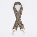 Dettaglio della tracolla leopardata regolabile con ganci in metallo dorato lucido - Stile 5 (Fibbia d'Argento)
