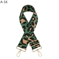 Dettaglio di un'ampia tracolla leopardata con ganci in metallo dorato per borse - Fibbia Canna di Fucile / A-16 Verde
