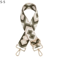 Dettaglio del ricamo geometrico oliva e beige sulla tracolla regolabile della borsa - Chiusura in Argento / Verde Militare (S-5)