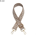 Details des verstellbaren braunen Wellenmusters mit goldfarbenen Metallkarabinern - Goldene Metallschnalle / Khaki (S-13)