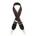 Detail eines verstellbaren Taschengurt mit Leopardenmuster und goldenen Metallkarabinern - Silberverschluss / Schwarzkaffee Leopard-Muster