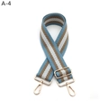 Detail eines verstellbaren blau-weißen Fischgräten-Webbands mit goldenen Metallhaken - Silberverschluss / A-4 See-Blau Khaki