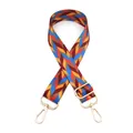 Detail eines gewebten Bohemian-Taschenriemens mit goldenen Haken und Zickzack-Muster - Goldschnalle / Nr.3 Orange-Blau