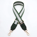 Détail d'une bandoulière en tissu vert réglable avec rayures pailletées et boucles dorées - Boucle Dorée / Vert