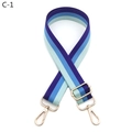 Détail de la bandoulière réglable à rayures bleues avec crochets rotatifs en métal doré - Boucle Dorée / C-1 Rayures Bleu Violet