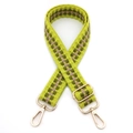 Dettaglio della tracolla intrecciata verde lime con motivo a scacchi e ganci oro - Fibbia Oro / No.1 Verde Chiaro