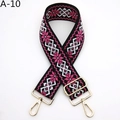 Détail macro de la bandoulière réglable style ethnique avec jacquard rose et crochets dorés - Rose Vif Noir (A-10)