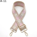 Détail de bandoulière ethnique avec broderie florale rose et boucles en métal doré - Kaki Rose (A-11)
