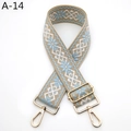Détail de broderie ethnique bleu clair sur bandoulière large avec mousquetons en métal doré - Khaki Bleu Clair (A-14)