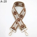 Détail de la bandoulière réglable de style ethnique avec crochets dorés et motifs géométriques - Khaki Marron (A-20)