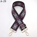 Détail de la bandoulière ethnique réglable avec motifs floraux violets et crochets dorés - Violet Clair Noir (A-29)