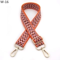 Dettaglio tracolla intrecciata con motivo a onde arancioni e ganci in metallo dorato - Chiusura in Argento / Zigzag Arancione (W-16)