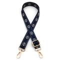 Dettaglio tracolla blu scuro con ricamo ad ancora e ganci a moschettone in metallo oro - Chiusura in Argento / N. 6 Blu Beige