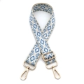 Dettaglio della tracolla jacquard geometrica blu e bianca con fibbia in metallo dorato - N. 10 Beige Blu Lago
