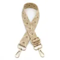 Dettaglio della tracolla per borsa bohémien tessuta con motivi geometrici e ganci dorati - No.4 Rombo Cachi Seta Dorata / Chiusura in Argento