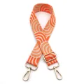 Detail eines verstellbaren orange-beigen Webschultergurts mit goldenem Karabinerhaken - Silberverschluss / Nr.14 Orange