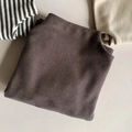 Texture dettagliata delle maglie termiche in pile per bambini in vari colori neutri - grigio scuro / 80cm
