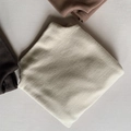 Dettaglio di maglie termiche a lupetto per bambini in crema, marrone e grigio scuro - Albicocca Beige / 80cm