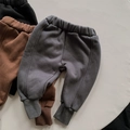 Detail of warm fleece lining and ribbed ankle cuffs on children's winter sweatpants - Dark Gray / 80cm