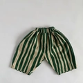 Detailansicht der grünen gestreiften Baumwollshorts mit elastischem Bund und Stoffstruktur - 80cm / Grüne Streifen