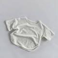 Λεπτομερής όψη του παιδικού T-shirt από ύφασμα slub cotton με στρογγυλεμένο στρίφωμα - 80cm / Λευκό