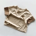 Detail van katoenen kinder-T-shirt met raglanmouwen en ONE-q patchontwerp op de borst - 80 / Beige Abrikoos