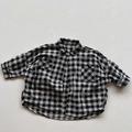 Dettaglio camicia in cotone e lino a quadri bianchi e neri con tasca e bottoni - 100 / Quadri Nero e Grigio