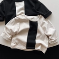 Detail van katoenen T-shirts met lange mouwen voor kinderen met zwart-witte streeppatronen - 80cm / Abrikoos